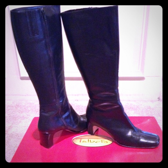 Vintage Chocolate Brown leather knee high boots.
