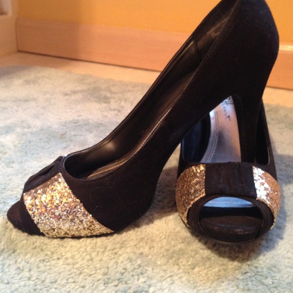 Velvet Heart Heels, size 10 - Picture 2 of 4