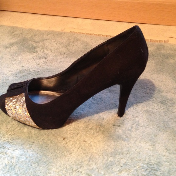 Velvet Heart Heels, size 10 - Picture 3 of 4