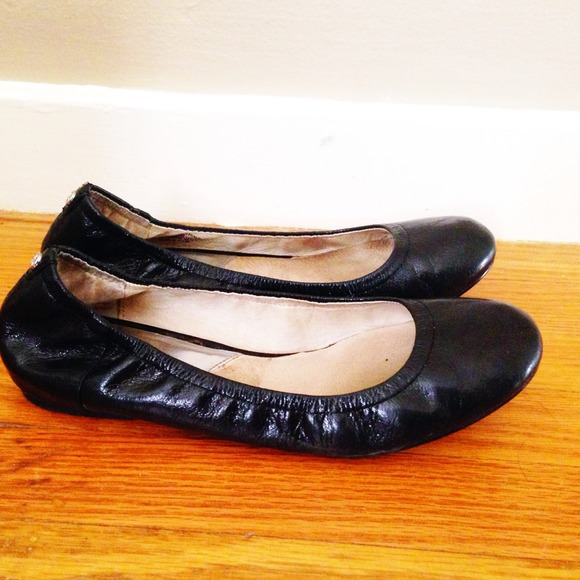 Micheal Kors black ballet flats
