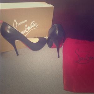 ❤SOLD!!❤AUTHENTIC Christian Louboutin Pumps!!