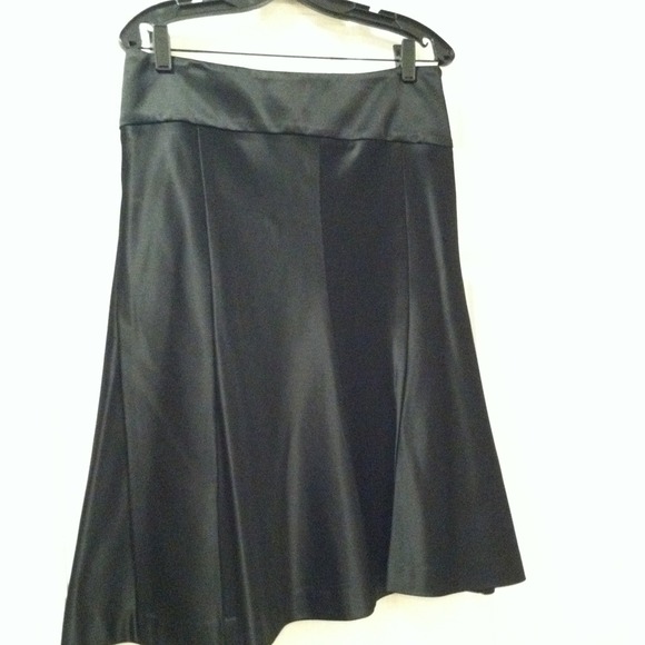 Stretch satin skirt