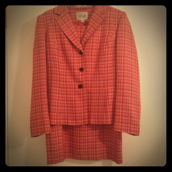 Tweed like suit, red/black/white size 10