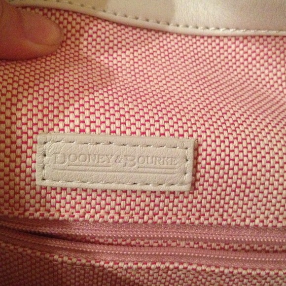 Gorgeous white leather dooney Burke handbag❤️reduc - Picture 3 of 3