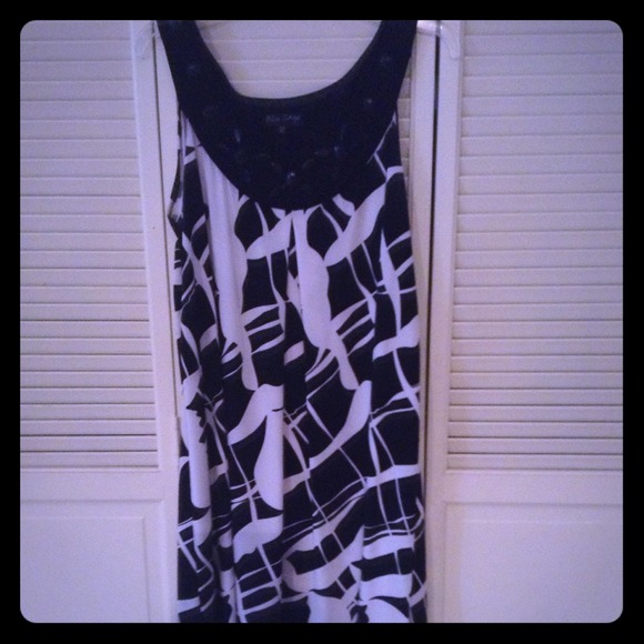 ✂️REDUCED✂️ Blk/wht dress w/ jeweled neckline