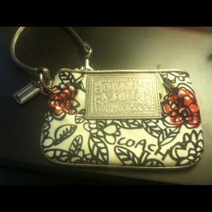 ✋SOLD! Coach Poppy Flower Wristlet