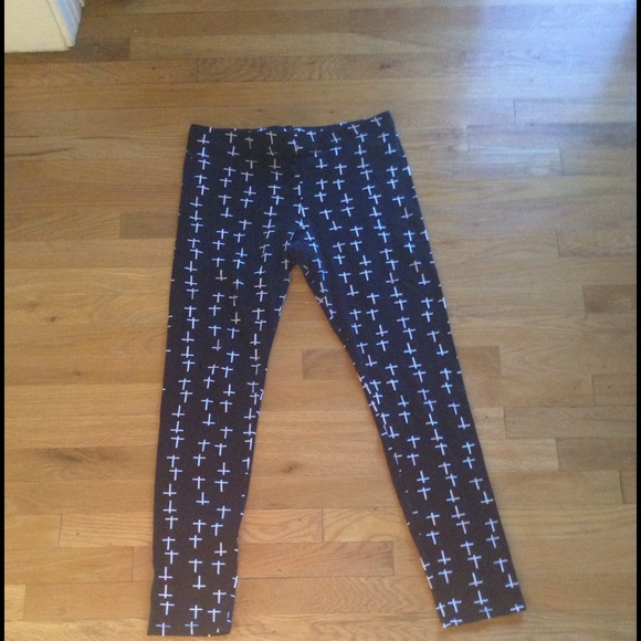 SOLDCross leggings
