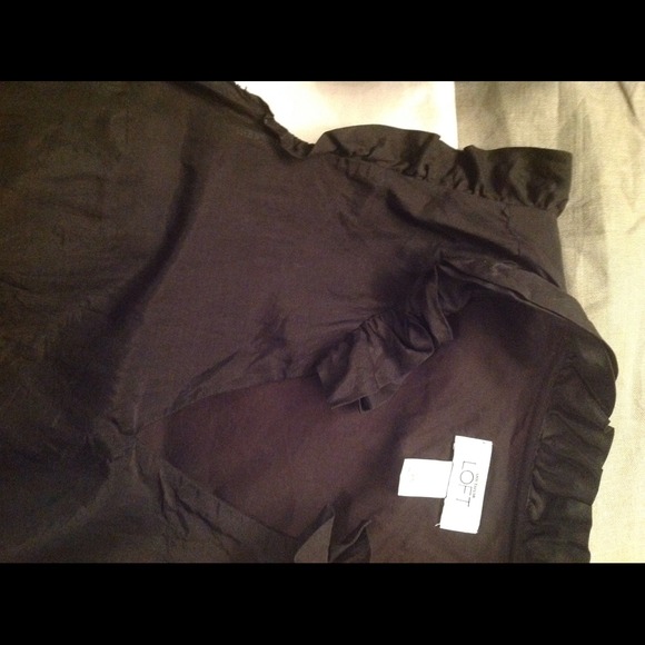 🚫🚫sold🚫🚫LOFT Ruffle Blouse - Picture 2 of 3