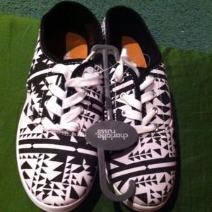 Charlotte Russe tribal shoes size 7 NWT
