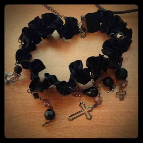 Cute Victorian choker!