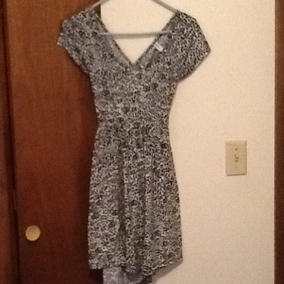 Short cute dress! Cut out in back.