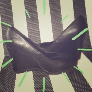 Black wedge pumps