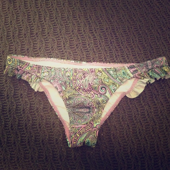 SOLD! ❌❌❌❌❌Billabong swim bottoms 👙