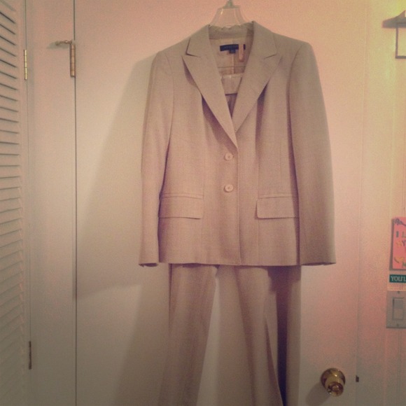Beige pant suit Anne Klein, 10p