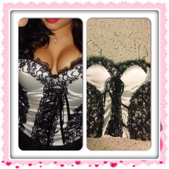 🚫TRADED🚫Corset black and white w/ lace 👍Reduced