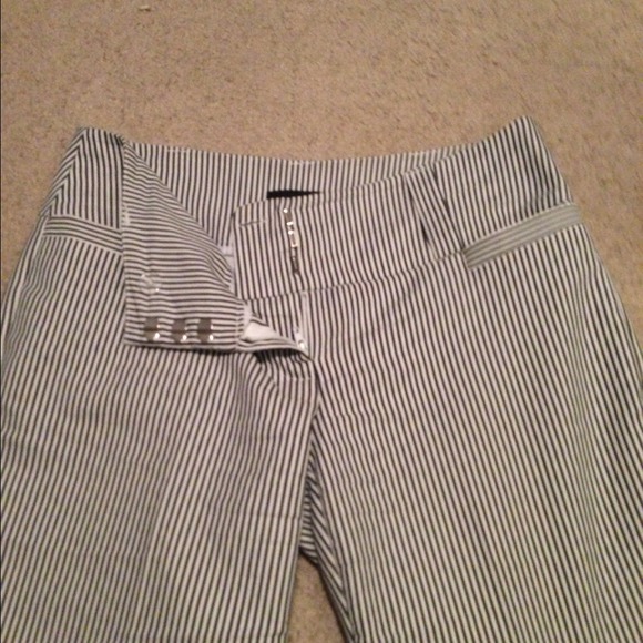 Black and white stripped Capris - Picture 2 of 2