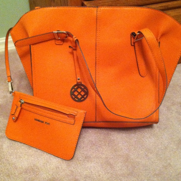 *SOLD IN BUNDLE* Orange London Fog Handbag!