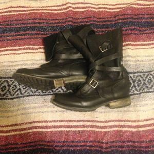 ☝️ ON HOLD ☝️Steve Madden Banddit Boots