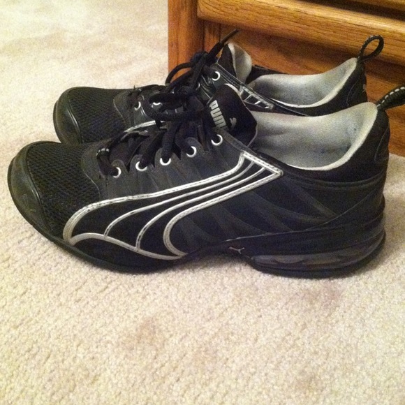 *SOLD IN BUNDLE*Black and silver Puma Tennis Shoes
