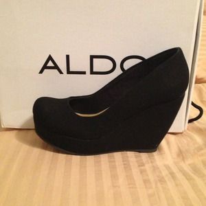 Black canvas wedges
