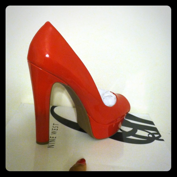 Never Worn Red Delicious Pumps!!