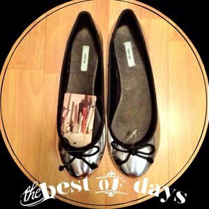 Urban Outfitters Silver/Black Bow Flats