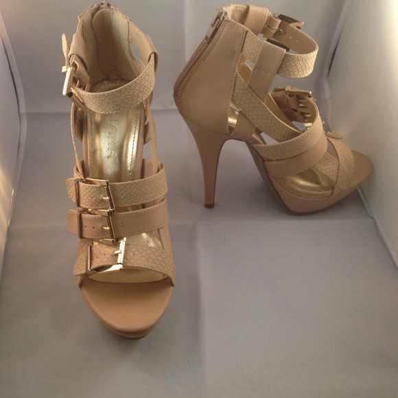 💕💜SOLD💜💕 Nude Strappy Sandal