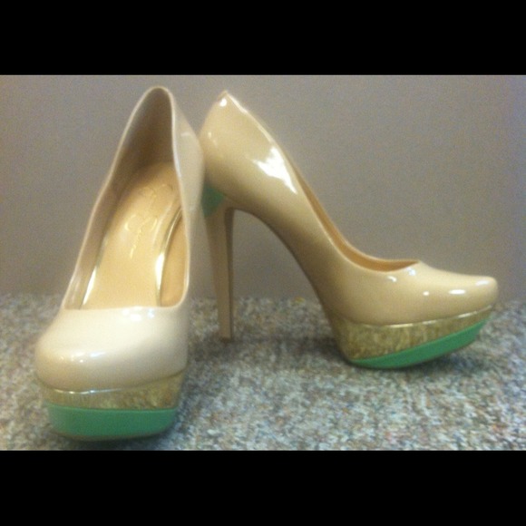 Jessica Simpson beige/teal/gold brand new pump