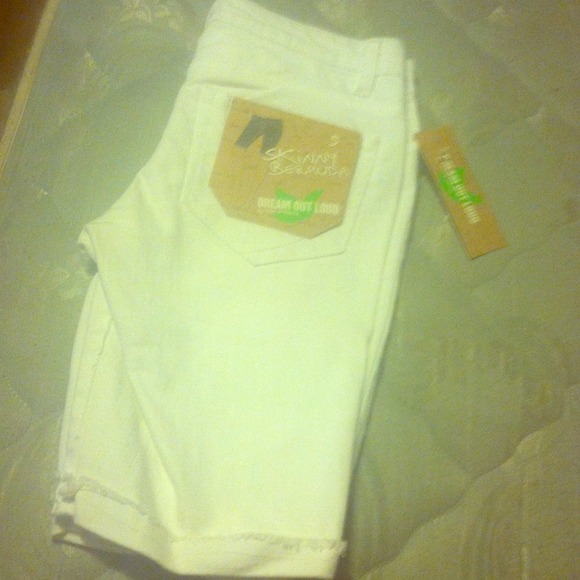 Size 5 never worn knew length shorts