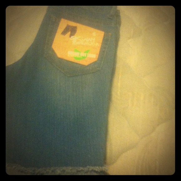Size 3 never worn above the knee shorts - Picture 1 of 2