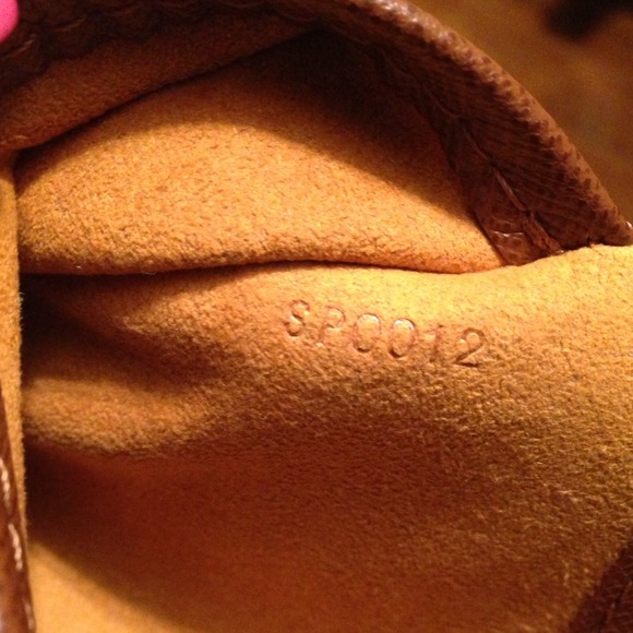 💢SOLD 💢Louis Vuitton Mini Shoulder Bag - Picture 2 of 3