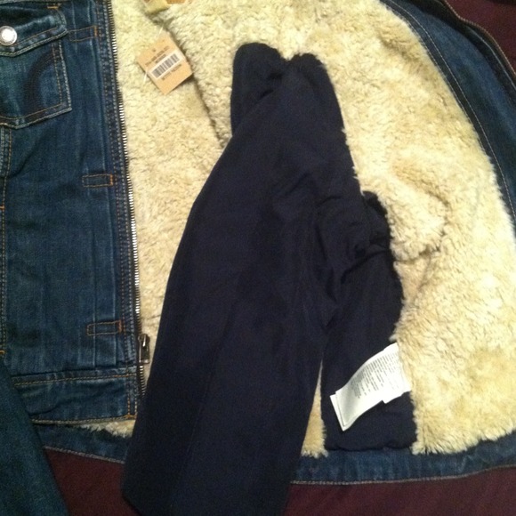 *PRICE REDUCED💋* Hollister jean jacket NWT - Picture 2 of 3