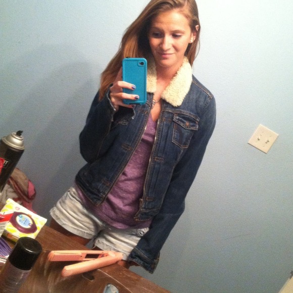 *PRICE REDUCED💋* Hollister jean jacket NWT - Picture 3 of 3