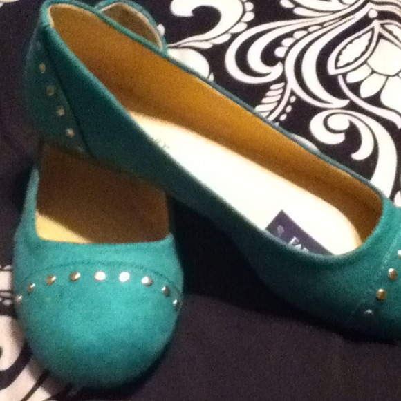 🚫SOLD🚫Kelly Green Flats