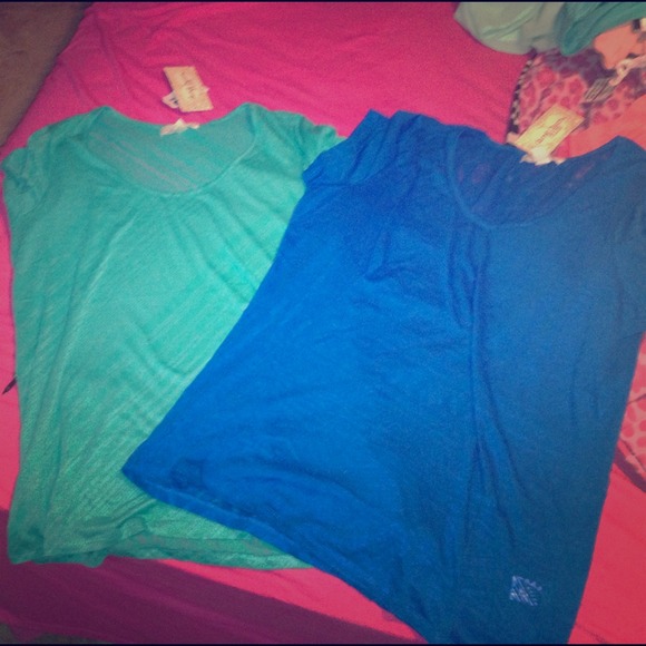 🚫Sold🚫Bundle of 2 plus size v-necks