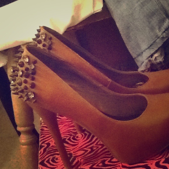 i am selling high heels