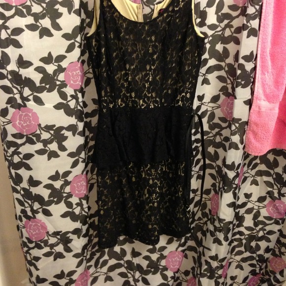 💥Sold💥Lace dress with peplum