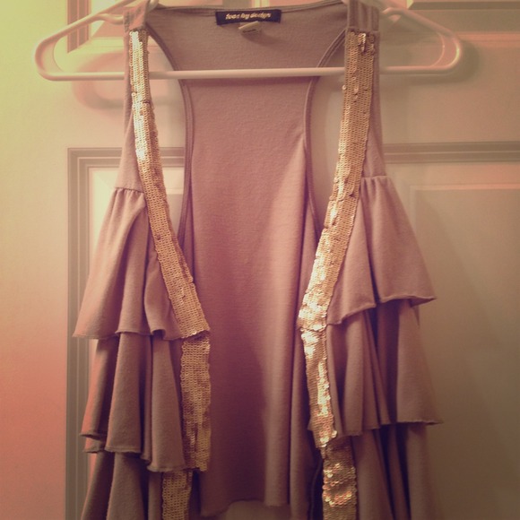 This is juniors large but fits like a women's xs!