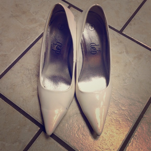 WHITE HEELS! ❤