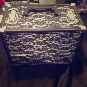 Bundle!!!!!!!! Train case and ring