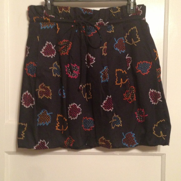 NEVER WORN Marc by Marc Jacobs leaf skirt