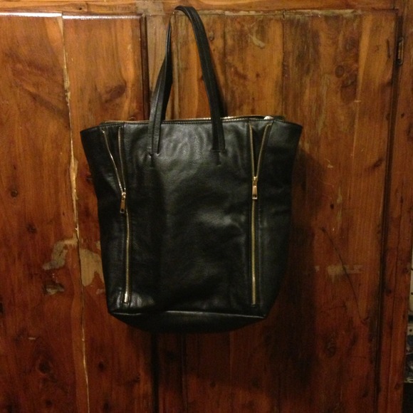 Forever 21 Zipped Tote