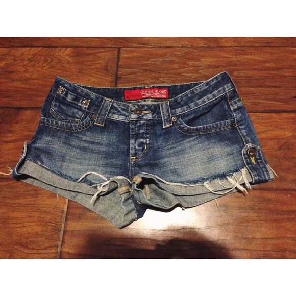 ❗REDUCED AGAIN❗Blue denim Guess shorts sz 27
