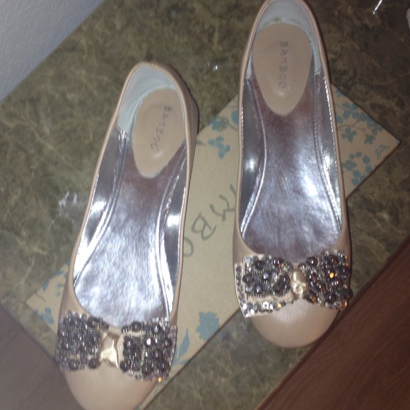 Ivory flats with rhinestones 😍 - Picture 1 of 2