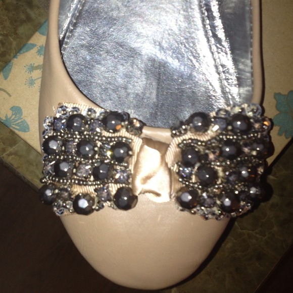 Ivory flats with rhinestones 😍 - Picture 2 of 2