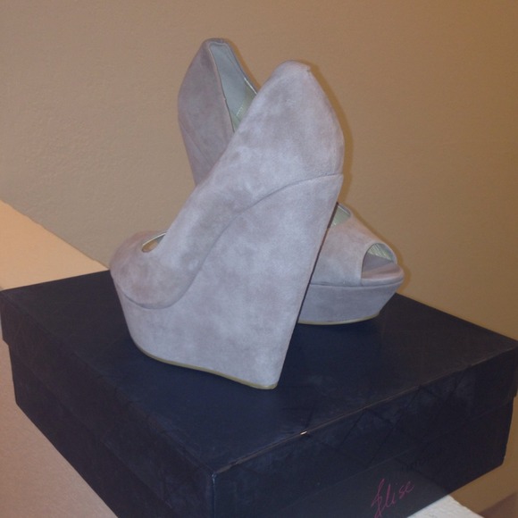 Lavender suede sexy shoes - Picture 3 of 4