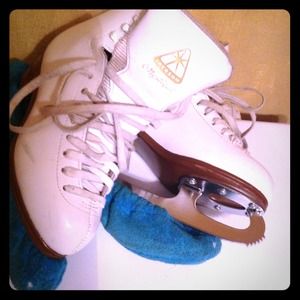 Jackson mystique ice skates SZ 4.5