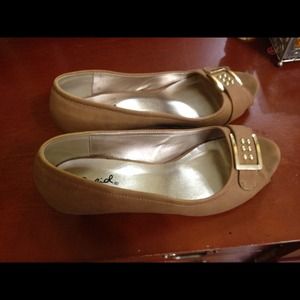 Brown peep toe belly