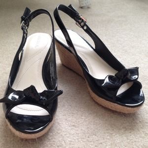 NWOT black heels with bow