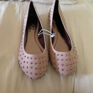 BRAND NEW CUTE NUDE STUDDED FLATS